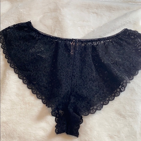 VS lace shortie- never worn - Picture 3 of 3